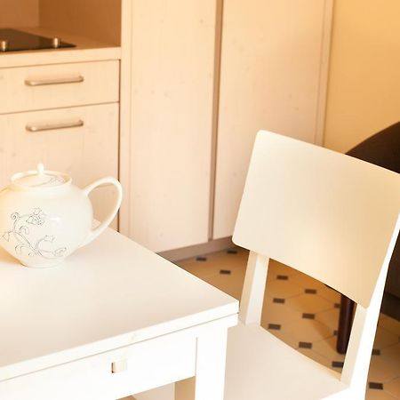 "Goethezimmer" - Mini-Ferienwohnungen In Der Leibnizallee Weimar  Exteriör bild